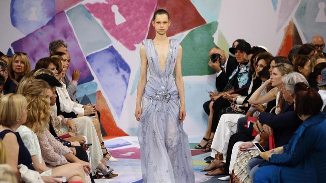 Schiaparelli Masuk Jajaran Rumah Mode Haute Couture
