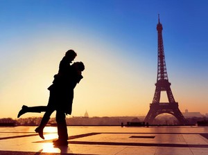 Terpopuler: Suasana Paris Tak Seperti di Film Romantis