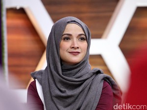 Andhara Early dan Kisahnya Jadi Sopir Jemputan Anak Sekolah