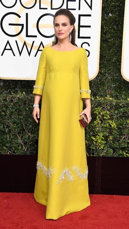 Hamil Besar, Natalie Portman Anggun Bergaun Kuning di Golden Globes Hamil Besar, Natalie Portman Anggun Bergaun Kuning di Golden Globes