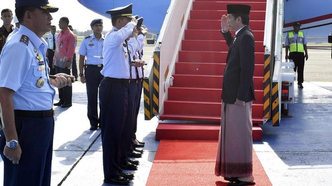 Sarung Jokowi Masih Jadi Obrolan Hangat Netizen