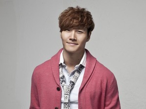 Kim Jong Kook Pamer Momen Honeymoon ke Paris, Istrinya Bikin Salah Fokus