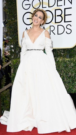 Sarah Jessica Parker Bergaya ala Princess Leia di Golden Globes 2017 Sarah Jessica Parker Bergaya ala Princess Leia di Golden Globes 2017