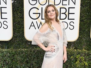 Drew Barrymore Jealous Gak Pernah Dijemput di Sekolah