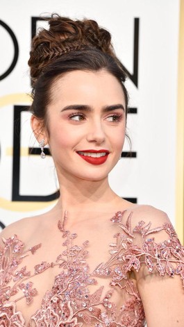 Cantiknya Lily Collins Tampil dengan Tren Makeup 2017 Cantiknya Lily Collins Tampil dengan Tren Makeup 2017