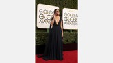 Aktris sekaligus penyanyi Mandy Moore kini terlihat makin matang. Dia juga makin berani menunjukkan keseksian tubuhnya dengan menggunakan gaun hitam dengan belahan dada yang rendah. (REUTERS/Mike Blake)