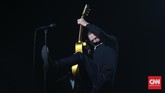 Dalam wawancaranya dengan CNNIndonesia.com Adams pernah mengatakan, ia tidak punya permintaan khusus untuk konsernya di Indonesia. Ritual sebelum manggungnya hanya menyesap secangkir teh. (CNN Indonesia/Safir Makki)