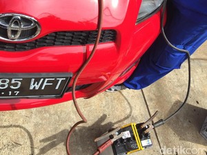 Tips Jumper Aki Mobil dengan Aman