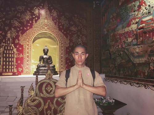 Di Balik Penampilan Glamour, Makeup Artist Ini Ternyata Biksu Di Balik Penampilan Glamour, Makeup Artist Ini Ternyata Biksu