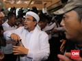 Debat Alot Akhiri Nasib Terkatung Putri Rizieq di Perbatasan