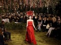 Romansa Kembali ke Panggung Dior