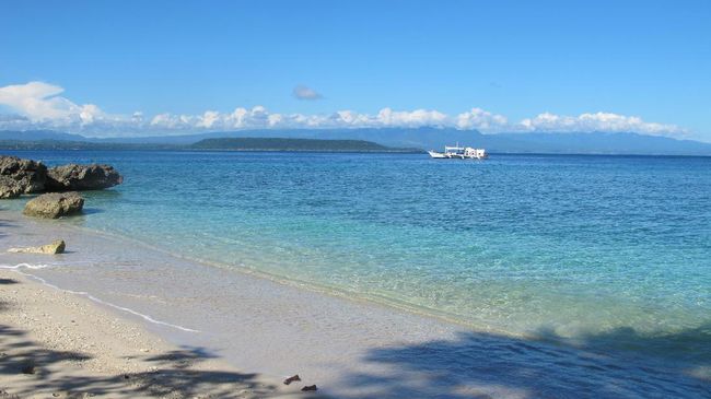 Wisman Diduga Masih Gunakan Valuta Asing di Pulau Moyo