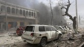 Tak lama setelah itu, terdengar suara tembakan dan ledakan dari dalam hotel. REUTERS/Feisal Omar