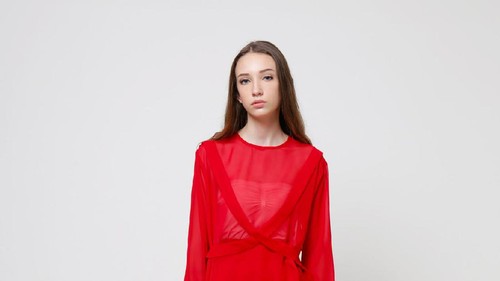 Semarakkan Hari Imlek dengan 5 Atasan Warna Merah Semarakkan Hari Imlek dengan 5 Atasan Warna Merah