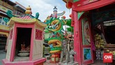 Vihara Tri Dharma Bumi Raya terletak di pusat kota Singkawang, tepatnya Jalan Sejahtera.