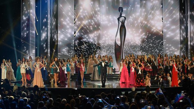 Tren Gaun  Malam  Miss  Universe 2019 Cut Out dan Mesh 