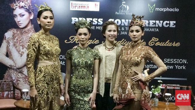 Gaun Wayang Bakal Meriahkan New York Couture Fashion Week