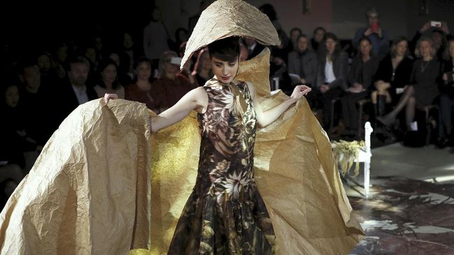 Haute Couture dan Bunga Kertas Franck Sorbier