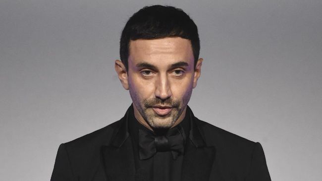 Gantikan Bailey, Riccardo Tisci 'Berlabuh' di Burberry