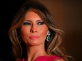 Tepis Tangan, Melania Trump Curi Perhatian Netizen