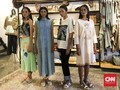 Koleksi Tenun Badui 'Lekat' Dipamerkan di London Fashion Week
