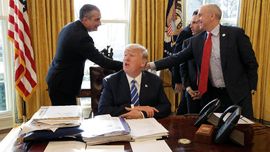 Panggilan Telepon yang Buat Trump Tak Blokir Irak