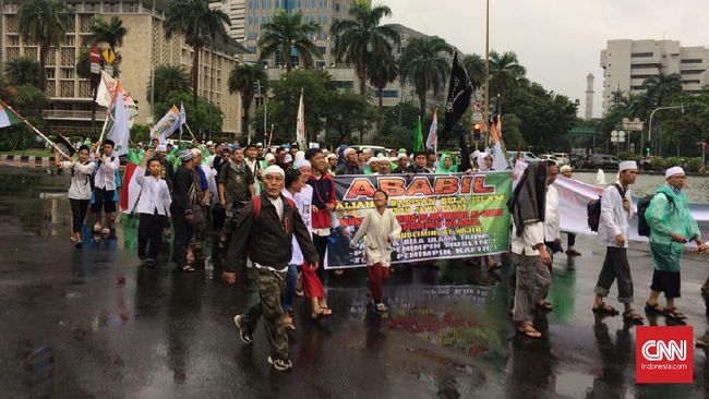 Massa 'Anti Ahok' Mulai Berdatangan ke Masjid Istiqlal