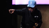 Chance The Rapper menjadi artis pertama yang menang Grammy tanpa label rekaman. Aturan Grammy berubah setelah tahun lalu mereka memperbolehkan kandidat dengan rilisan streaming. (REUTERS/Lucy Nicholson)