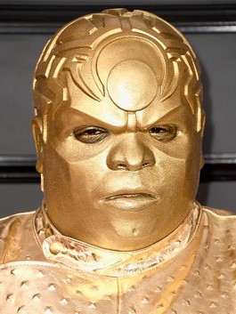 Tak Dikenali, CeeLo Green Tampil Seperti Robot Emas di Grammy Awards Tak Dikenali, CeeLo Green Tampil Seperti Robot Emas di Grammy Awards