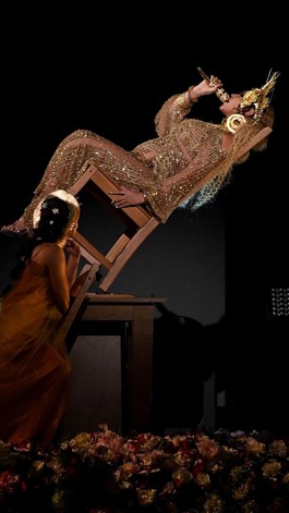 Hamil Anak Kembar, Beyonce Duduk Miring 45 Derajat di Panggung Grammys Hamil Anak Kembar, Beyonce Duduk Miring 45 Derajat di Panggung Grammys