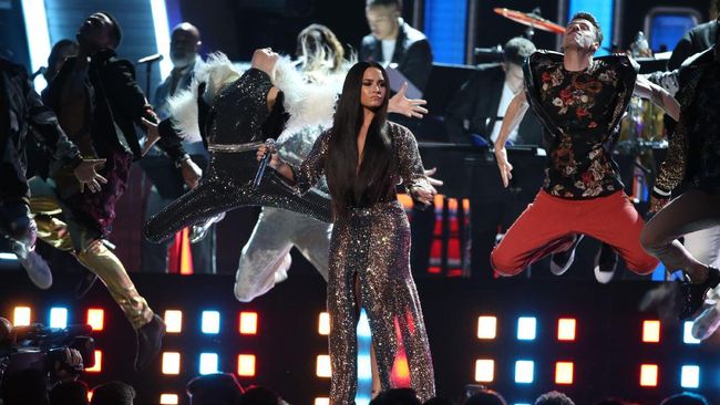 Demi Lovato Batalkan Tur untuk Pemulihan usai Overdosis