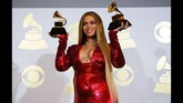 Piala gramofon emas Grammy Awards 2017 telah dibagikan. Beyonce yang unggul dengan sembilan nominasi dan tampil secara menggugah, ternyata tak banyak menerima penghargaan. (REUTERS/Mike Blake)