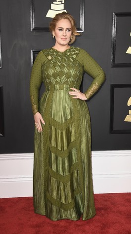 Butuh 1.600 Jam untuk Membuat Gaun Grammy Adele Butuh 1.600 Jam untuk Membuat Gaun Grammy Adele