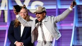 Chance The Rapper juga termasuk yang mendapat sorotan. Ia memenangi Best New Artist, Best Rap Album dan Best Rap Performance. Ia mengalahkan Drake dan Kanye West. (REUTERS/Lucy Nicholson)