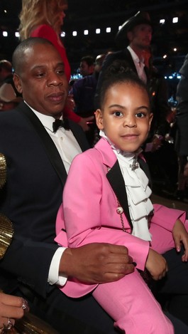 Penampilan Putri Beyonce dengan Setelan Pink Gucci Rp 15 Juta Penampilan Putri Beyonce dengan Setelan Pink Gucci Rp 15 Juta