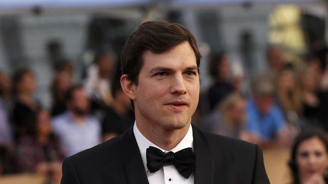 Ashton Kutcher Bagi-bagi Nomor Ponsel di Media Sosial