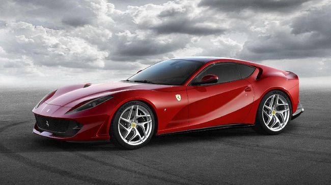 Penantian Panjang 'Pindahkan' Ferrari 812 Superfast ke Garasi