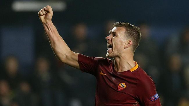 Selain Carroll dan Crouch, Chelsea Juga Rayu Edin Dzeko