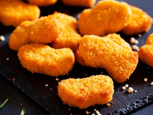 Yummy! Pria Ini Lamar Kekasihnya dengan Chicken Nugget