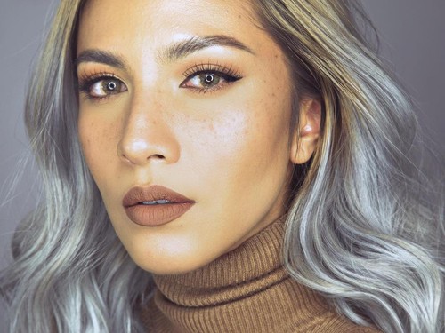 Mengenal Hellua Puspoyo, Influencer Cantik di Balik The Lipstick Mafia Mengenal Hellua Puspoyo, Influencer Cantik di Balik The Lipstick Mafia