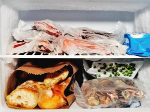 Freezer Penuh Bunga Es? Ini Cara Ampuh Membersihkannya Tanpa Ribet