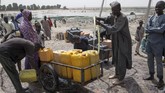 Belum lagi, kesulitan air bersih kian membuat negara Afrika ini semakin gersang dari hari ke hari. (AFP PHOTO / FLORIAN PLAUCHEUR)