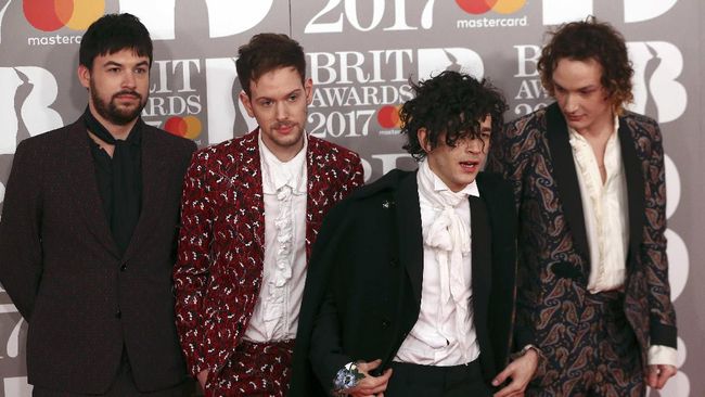 Jelang Rilis Album, The 1975 Kirim Paket Spesial untuk Fan