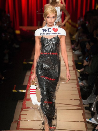 Moschino Jual Gaun Plastik Bungkusan Laundry Rp 12 Juta, Berminat? Moschino Jual Gaun Plastik Bungkusan Laundry Rp 12 Juta, Berminat?