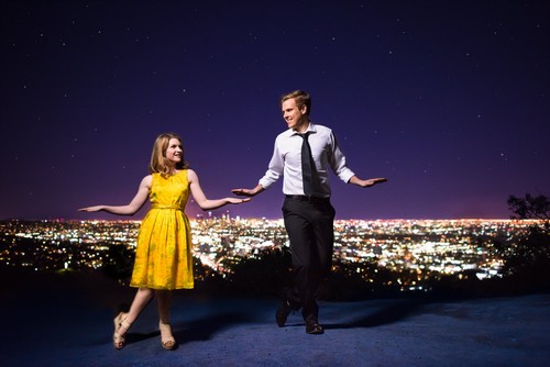 Manisnya Pasangan Buat Foto Pre-Wedding ala film La La Land Manisnya Pasangan Buat Foto Pre-Wedding ala film La La Land