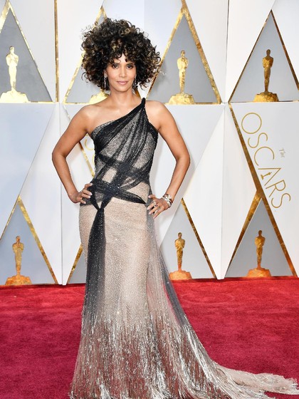 Foto: 10 Gaun Oscar 2017 yang Paling Banyak Dicari di Google 2 Foto: 10 Gaun Oscar 2017 yang Paling Banyak Dicari di Google 2