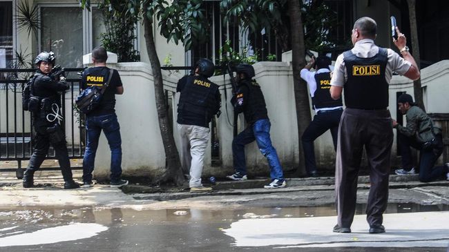 Masa Penahanan Tersangka Teror Lebih Panjang di UU yang Baru
