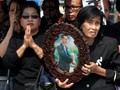 Warga Sampaikan Hormat Terakhir untuk Raja Thailand