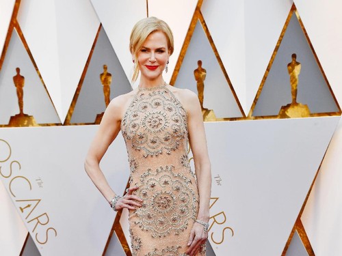Nicole Kidman Curi Perhatian dengan Gaun Nude & Perhiasan 119 Karat Nicole Kidman Curi Perhatian dengan Gaun Nude & Perhiasan 119 Karat