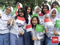 Pelajar Bogor Antusias Sambut Kedatangan Raja Salman di Jalan